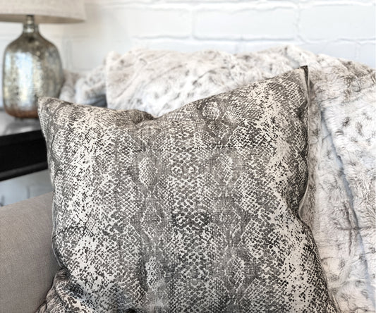 Serpentine 12x12 Decor Stamp™